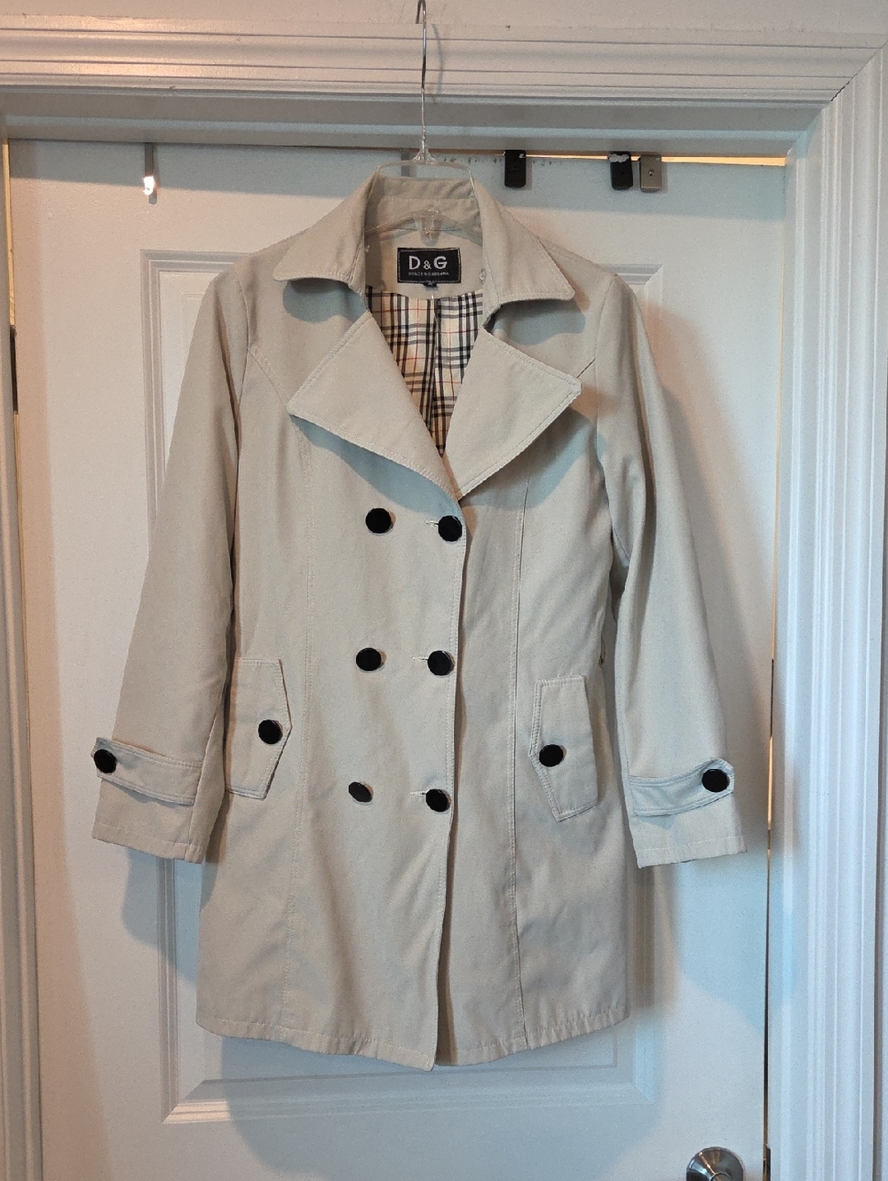 D&G Beige Double-Breasted Trench Coat with Black Buttons Size M!
